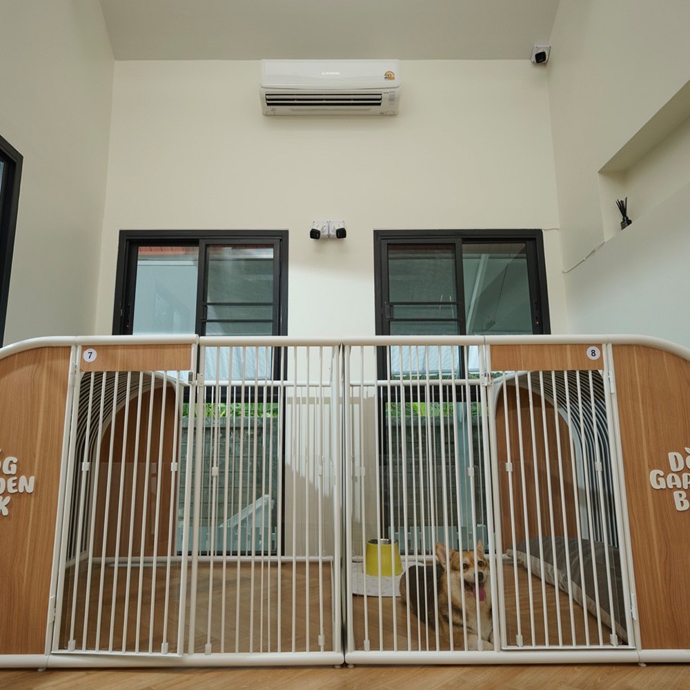 Kennel-style stay